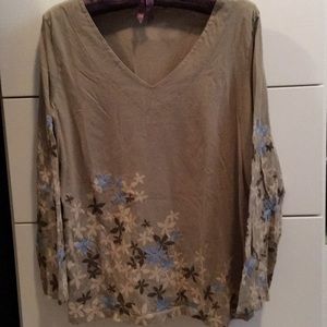 Cotton long sleeve patterned v-neck women’s top